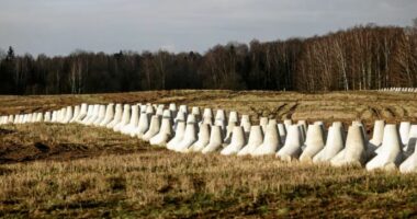 Polonia rikthen minat kundër-njerëzore, kufiri lindor po kthehet në fushë të blinduar