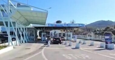 Festat e fundvitit, shteti në këmbë/ Fluks në Kakavijë, shtohet personeli dhe sportelet