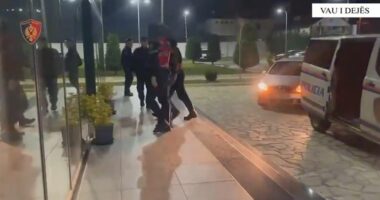 Kundërshtoi ‘Shqiponjat’/ Vau i Dejës, pranga 42 vjeçarit, iu gjetën drogë dhe municione luftarake