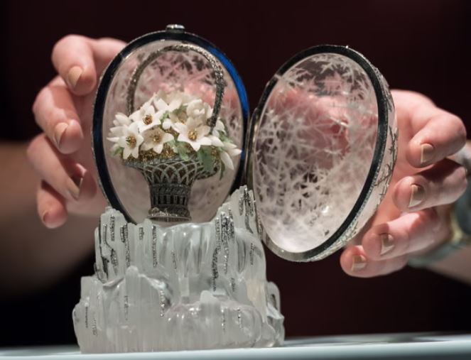 Me kristale e diamante  del në ankand veza e rrallë Fabergé