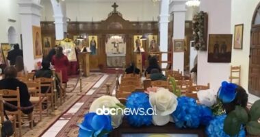 Mesha e shenjtë e Krishtlindjes në Vlorë, At Konstandin Prifti: Bashkon familjet dhe komunitetin