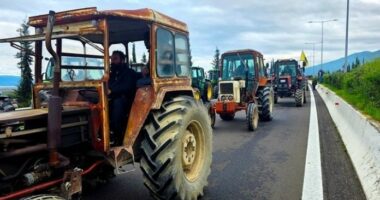 Fermerët bllokojnë sërish rrugët në Greqi, pas përshkallëzimit të protestave