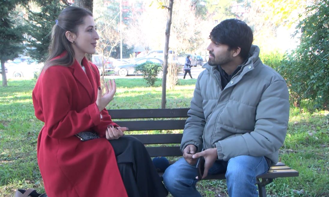 Shqipëria, destinacion jo vetëm për pushime/ Historia e shtetasit indian që punon si shpërndarës picash në Tiranë