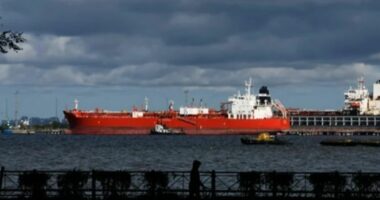 Marina suedeze: Rusët kanë filluar të armatosin cisternat që kontrabandojnë naftë nga Rusia