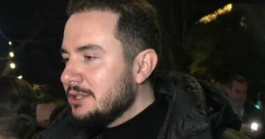 Salianji: Nuk më përjashton dot njeri. Ish deputeti: Sot jam këtu për protestë, por do të vazhdoj foltoret e mia