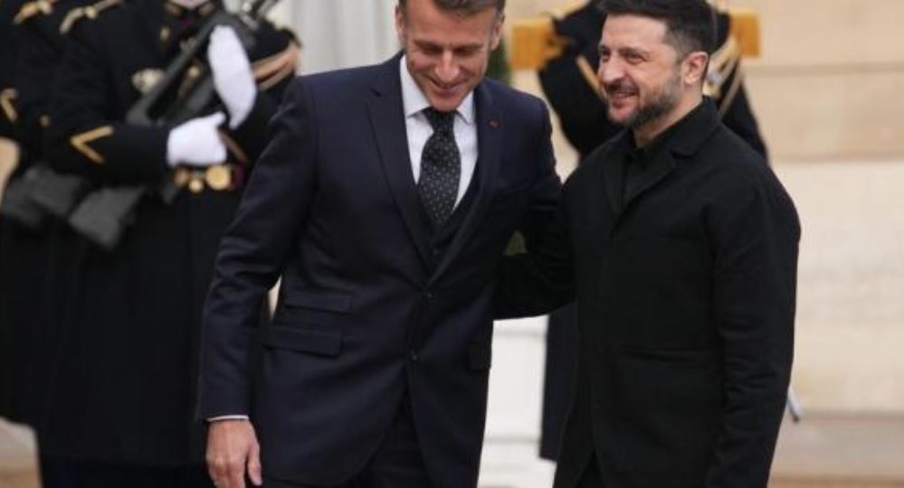 Zelensky paralajmëron negociatorët në Paris  përplasen NATO e Moska