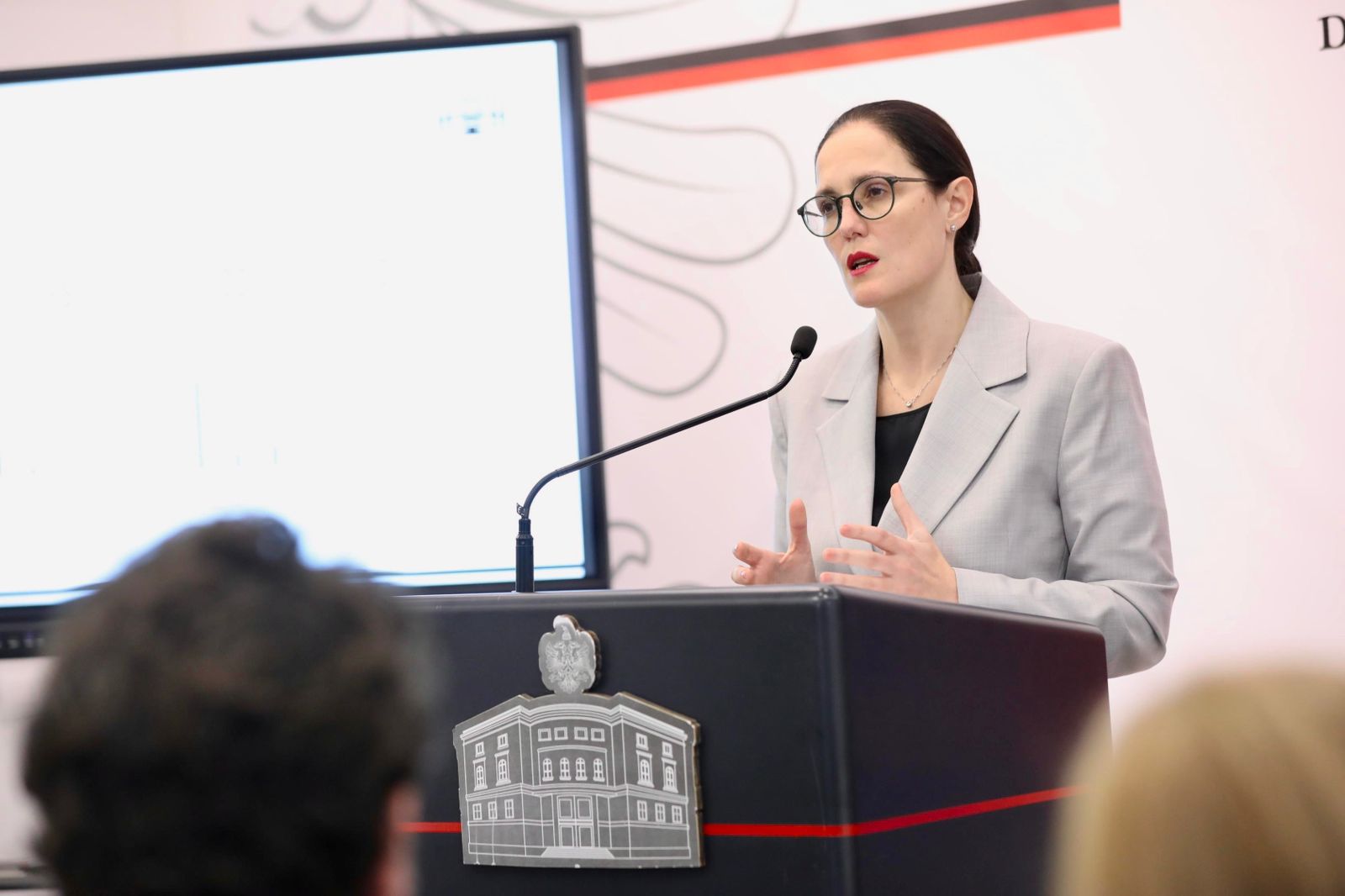 Ecuria dhe zhvillimi ekonomik/ “Në vëmendje inflacioni i çmimeve të ushqimeve”, ministrja Ibrahimaj: Borxhi publik i reduktuar përgjatë viteve të fundit