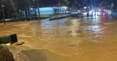 Moti i keq përfshin Kosovën, përmbytje dhe probleme në qarkullim në disa zona