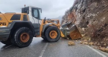 Reshje shiu gjatë natës, e rënie inertesh/ Moti i keq, ARRSH: Ja akset që kanë probleme, shoferët të tregojnë kujdes
