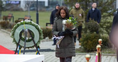 “Vizionar i paqes”/ Ambasada amerikane në Kosovë: Rugova i mësoi botës se guximi e dinjiteti, janë rrugët drejt lirisë!
