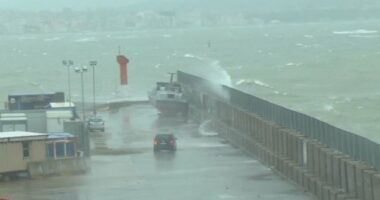 Kushtet e motit/ Vlorë, ndalohen lundrimi i anijeve të peshkimit deri më 12 janar