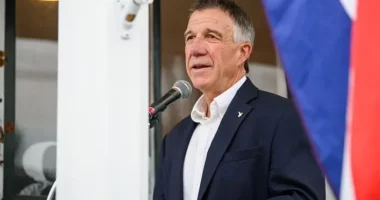 ‘Mjaft është mjaft”, Guvernatori republikan thirrje Kongresit të hetojë vrasjet në Mineapolis