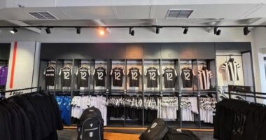 Dhimbje dhe lot, nderohen tifozët e PAOK/ I japin lamtumirën e fundit viktimave të aksidentit në Rumani