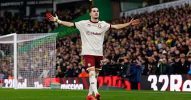 Mehmeti “godet” sërish/ Futbollisti shqiptar e bën “sefte” edhe në Kupën e Anglisë