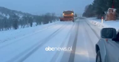 VIDEO/ Juglindja nën pushtetin e reshjeve të borës, të gjitha akset nacionale të kalueshme
