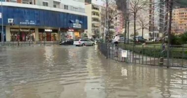 Lezhë, reshjet e dendura të shiut shkaktojnë përmbytje dhe vështirësi në qarkullim