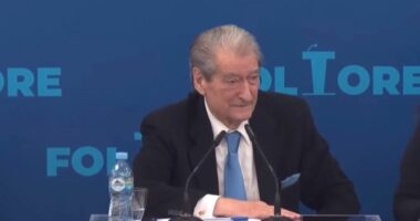 Besëlidhje dhe…besëprerë/ Berisha në Lezhë, përballet me kritika nga mbështetësit