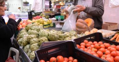 Ndryshon piramida ushqimore/ Në qendër të vëmendjes, shmangia e ushqimeve të procesuara dhe yndyrnat