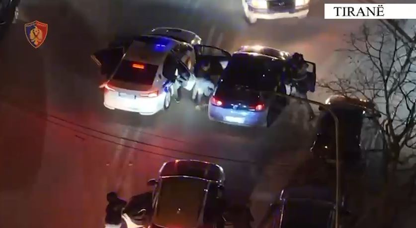 Goditet grupi kriminal që shiste armë, tre në pranga