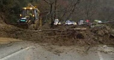 Hapet aksi Gjirokastër-Tepelenë/ Rrëshqitja e dherave bllokoi rrugën tek “Shkalla e Zezë”