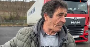 Maqedoni e Veriut, 370 kamionë bllokojnë kufirin	/ Protesta prek edhe kalimin në Qafë Thanë, ndalet transporti i mallrave drejt BE