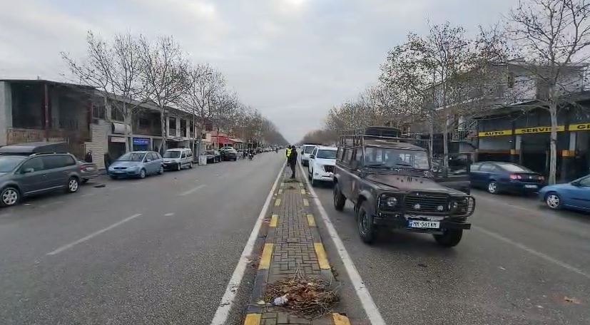 Përmbytjet në Durrës  Situata drejt përmirësimit  uji tërhiqet nga rrugët e qytetit