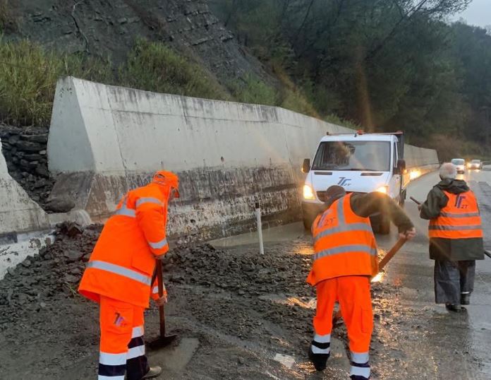 Përmbytjet  Rama  Në gatishmëri kudo në terrenet e vështirësuara  pa ndërprerje 24 orë