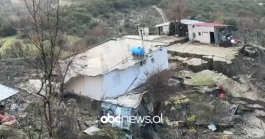 VIDEO/ Rrëshqitje dherash dhe çarje rrugësh, dy shtëpi në prag shembjeje në Vlorë