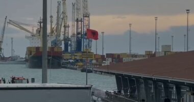 Moti i keq prek lundrimin ndërkombëtar/ Det i trazuar, ndalohen anijet e peshkimit deri më 10 janar