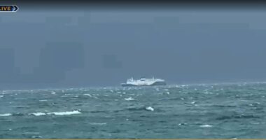 Vlorë, nuk ankorohet trageti/ Vinte nga Brindisi, nuk hyn dot në port për shkak të erës