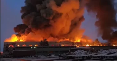 Zjarr në depon e “Comodita Home”/ Gjilan, autoritetet: Ende nuk është zbuluar shkaku i flakëve