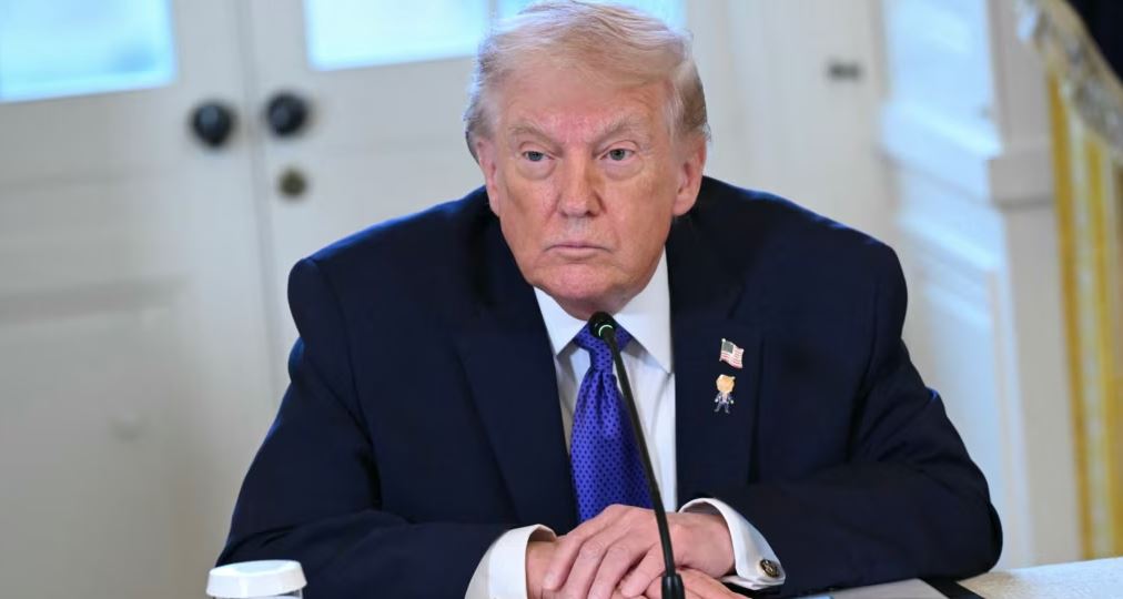 Trump vendos tarifa prej 25 për qind për shtetet që bëjnë tregti me Iranin