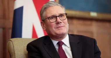 Starmer: Britania nuk do të zgjedhë mes SHBA-së dhe Kinës, vizitë historike në Pekin pas 8 vitesh