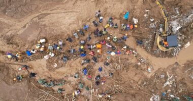 Indonezi, të paktën 16 të vdekur dhe dhjetëra të zhdukur nga rrëshqitja e dheut