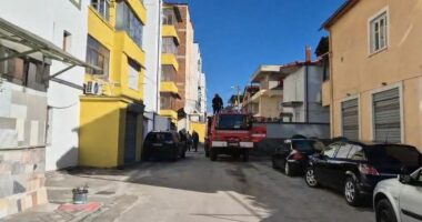 Zjarr në një banesë në Korçë/ Ndërron jetë e moshuara
