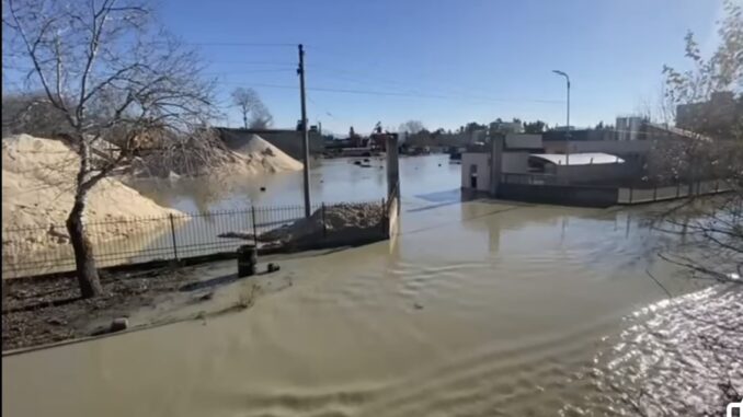 Lumi Seman çan argjinaturën  20 banesa të përmbytura  qindra hektarë tokë bujqësore nën ujë