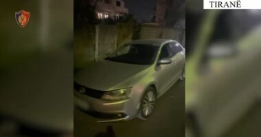 Mashtroi rojën dhe vodhi makinën/ Tiranë, arrestohet 18-vjeçari