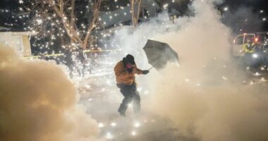 Një oficer i ICE plagos një burrë në Minneapolis mes tensioneve për emigracionin