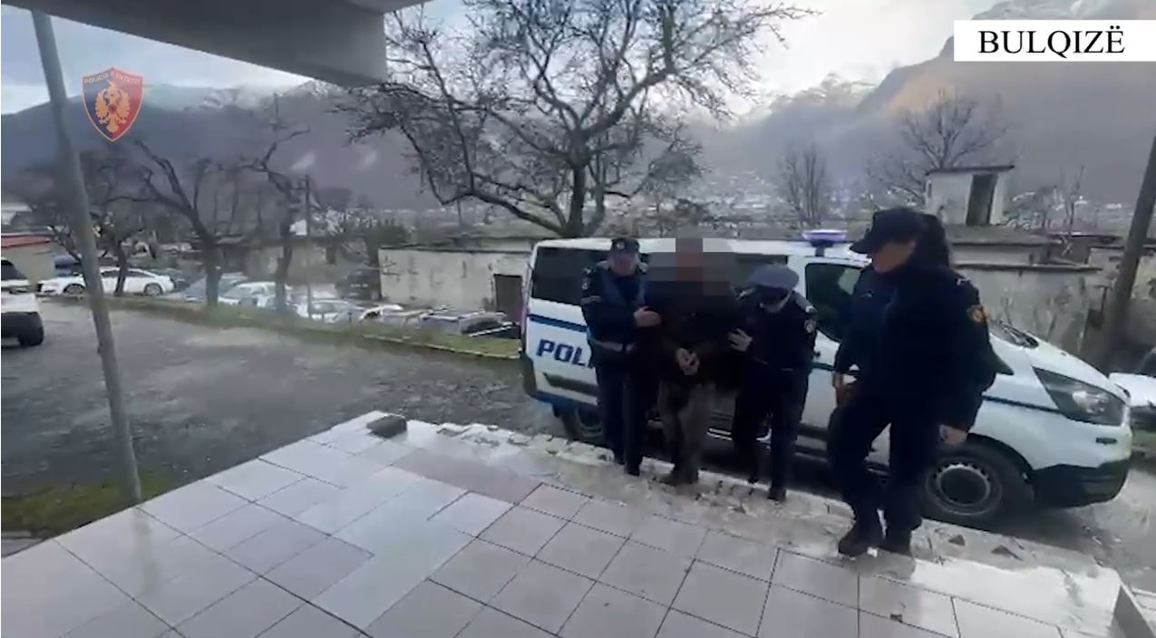 Plagosi me thikë të birin  Bulqizë arrestohet 58 vjeçari