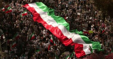 Protesta masive në Iran/ Ndërpritet interneti dhe linjat telefonike