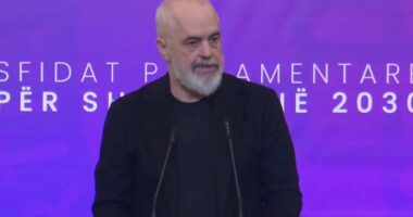 Rama mbledh grupin e PS: Shqipëria në fazën më intensive të negociatave me BE