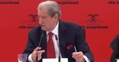 Tryeza e revolucionit portokalli/ Mungojnë partitë e reja, por jo ambiciet për qeveri teknike