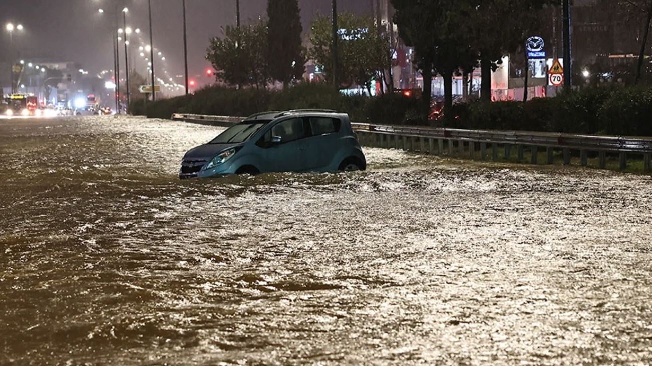 Stuhia godet Greqinë  Athina përmbytet nga reshje rekord  dy persona humbin jetën