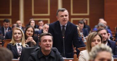 Sesion i ri, sherr i vjetër/ Balla: Nisi me lajm të mirë me ftesën e Trump, por me zakonin e vjetër të opozitës