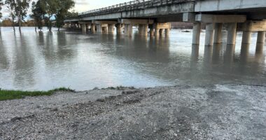 Moti i keq në Shqipëri/ Rritet sërish niveli i Vjosës pranë Urës së Mifolit, shkon në 7.45 metra