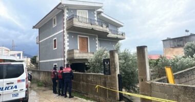 (EMRAT) Tragjike në Vlorë! Burri dhunon për vdekje gruan dhe më pas vret veten