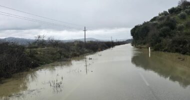 Dalja e lumit Vjosa nga shtrati, bllokohet segmenti “Bishti i Malit” në Selenicë