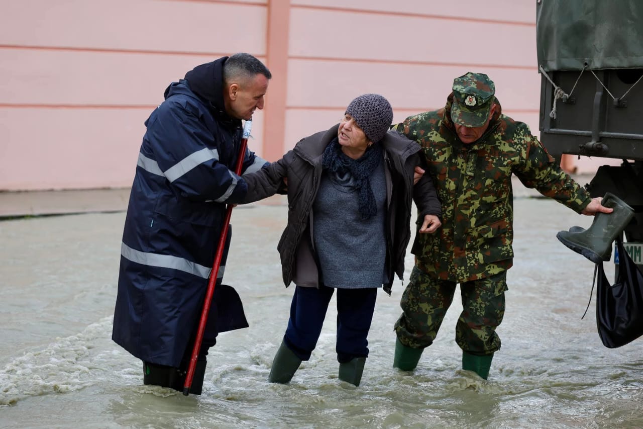 Koçiu në Njësinë Sukth në Durrës  Banorët t u përgjigjen thirrjes së autoriteteve për evakuim  nëse do të jetë e nevojshme