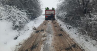 Rrugët në Elbasan të kalueshme/ 5 fadroma, 2 borëpastruse dhjetëra punonjës të angazhuar për pastrimin e akseve