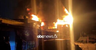 Pamje nga vendngjarja/ Përfshihet nga flakët tregu në zonën e ‘5 majit’, zjarri në përmasa të konsiderueshme